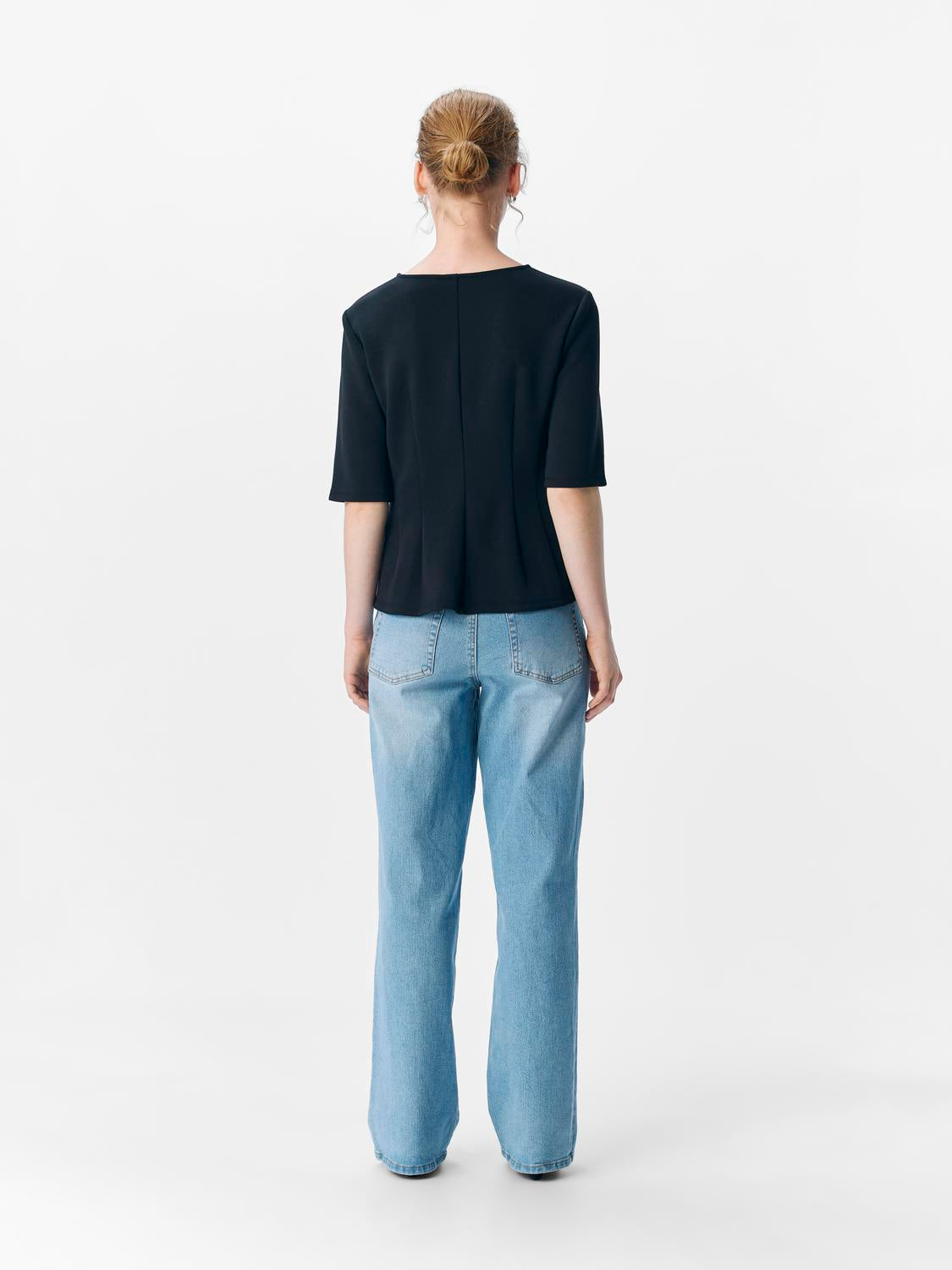 model_shot-front_full